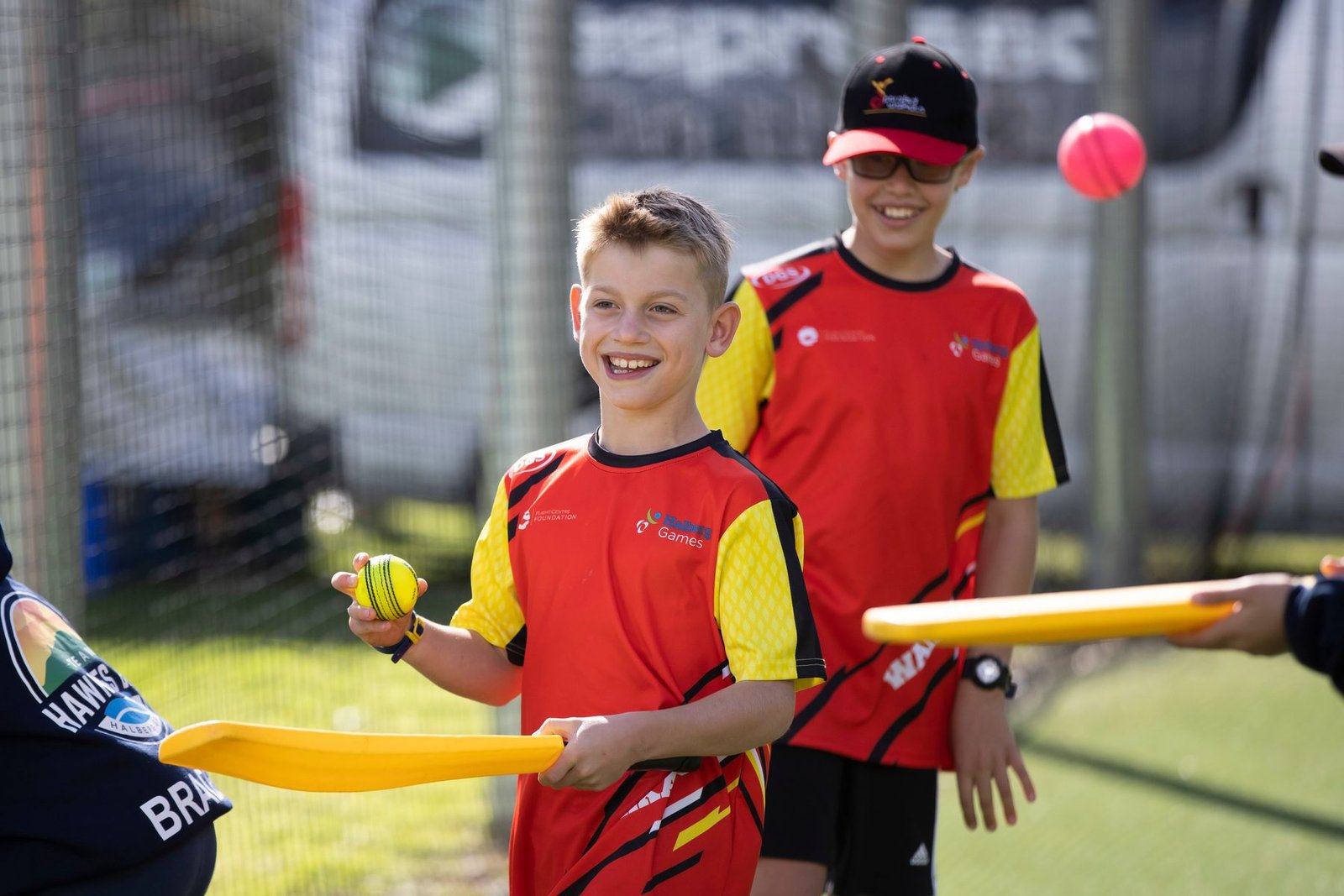 Zac Schultz smiling with a bat and ball during cricket at the 2021 Halberg Games